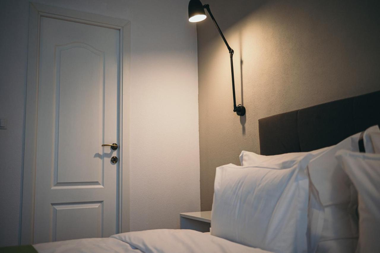 Nest Guesthouse Ντρομπέτα-Τούρνου Σεβερίν Εξωτερικό φωτογραφία