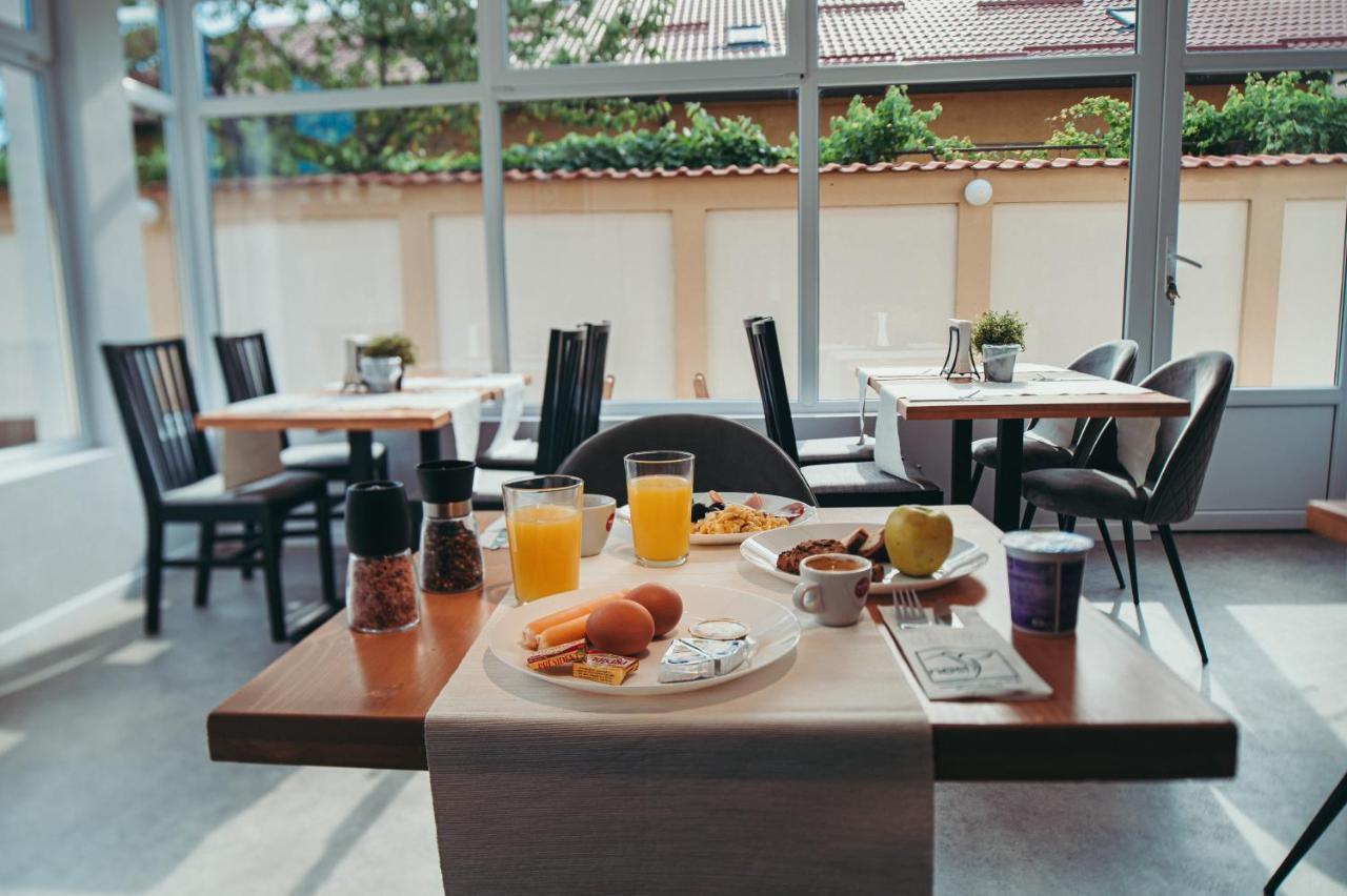 Nest Guesthouse Ντρομπέτα-Τούρνου Σεβερίν Εξωτερικό φωτογραφία